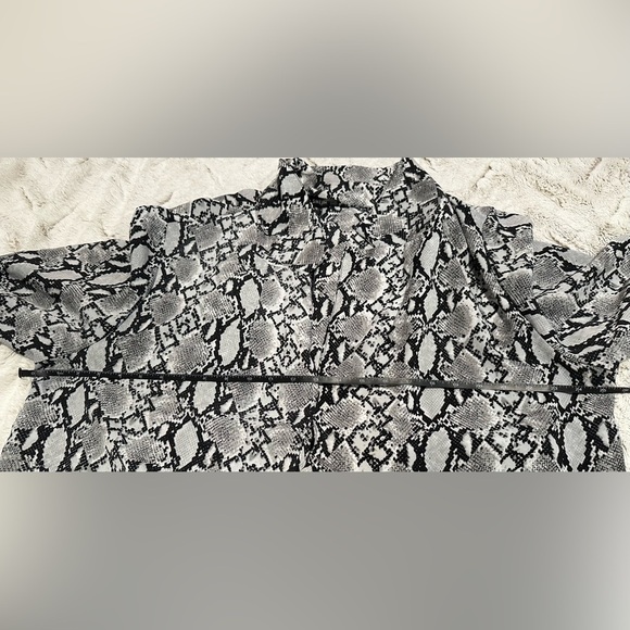 SHEIN Snakeskin Duster Kimono - Picture 6 of 14